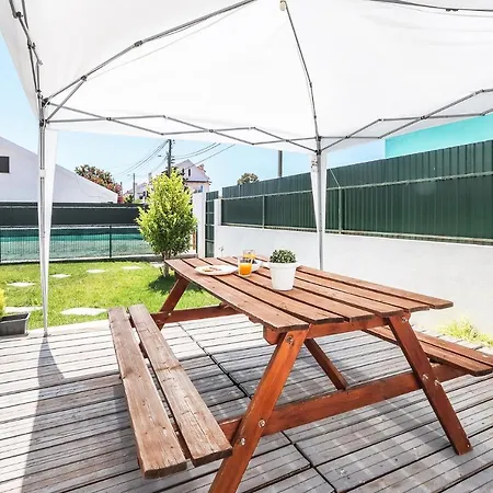 Feriehus Portucale ! With Garden Charneca (Setubal)